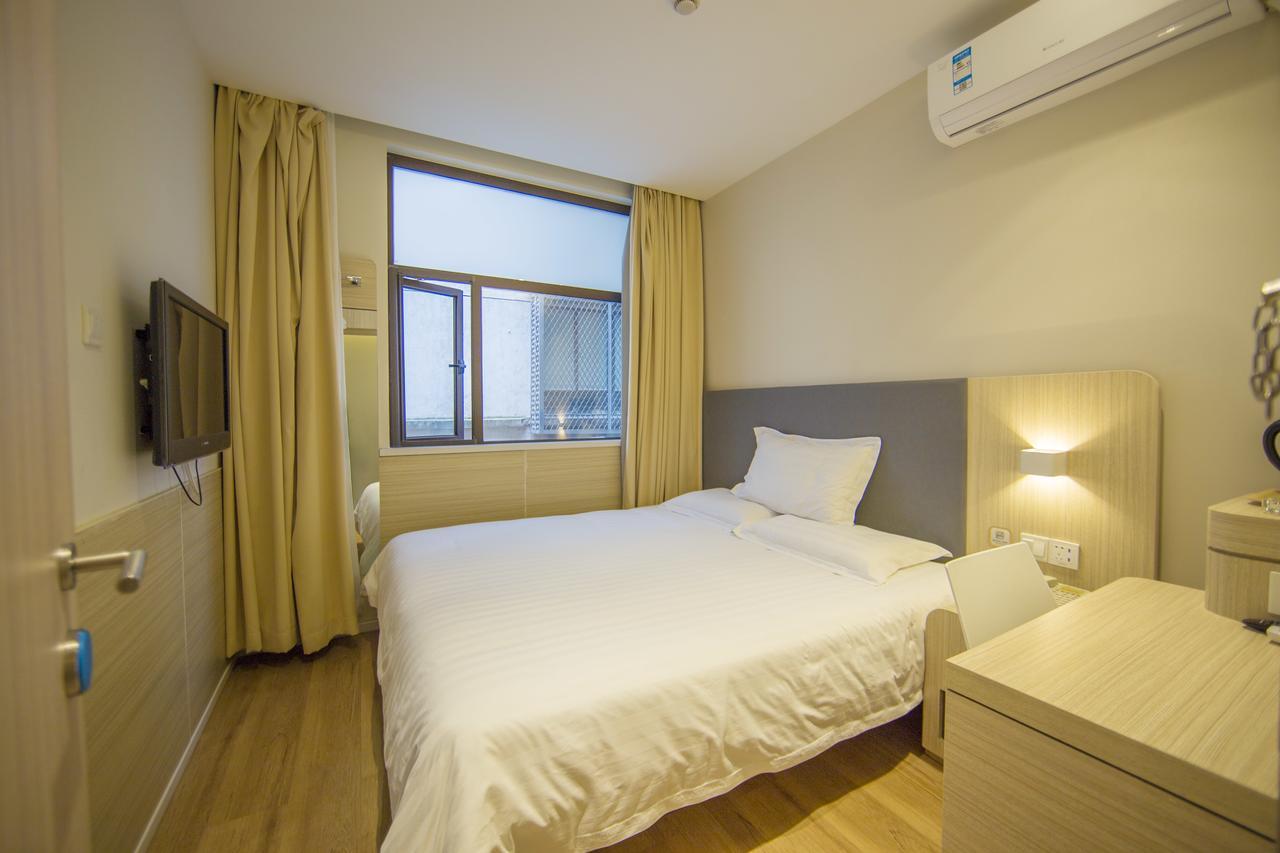 Hi The Bund Center Hotel 2*